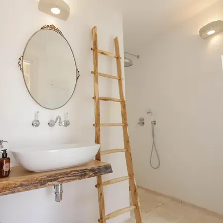Holiday home Td Trulli Perla Bianca Trulli With Pool & Vineyard