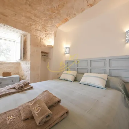 Holiday home Td Trulli Perla Bianca Trulli With Pool & Vineyard *
