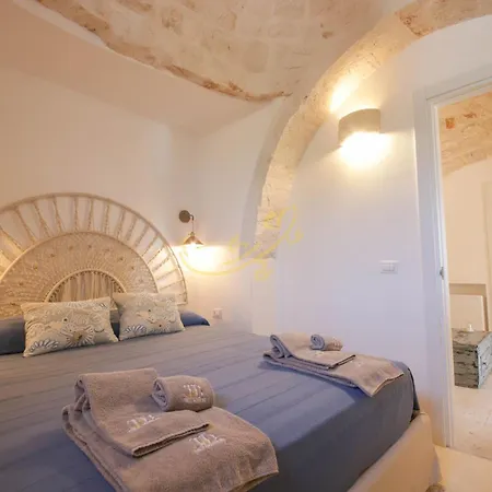 Holiday home Td Trulli Perla Bianca Trulli With Pool & Vineyard
