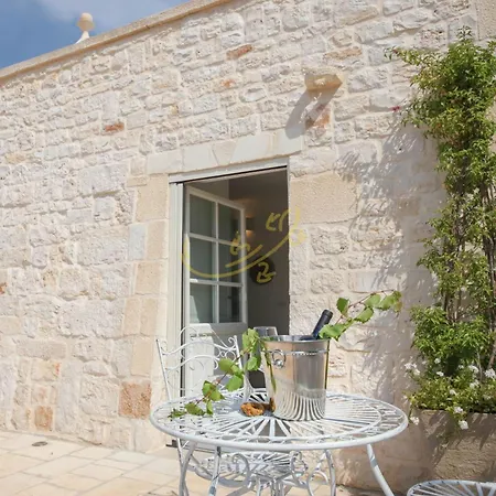 Holiday home Td Trulli Perla Bianca Trulli With Pool & Vineyard *
