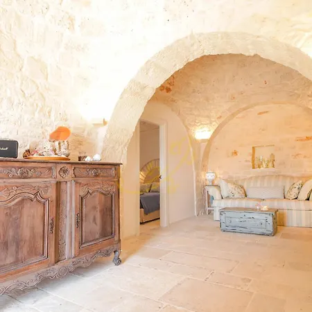 Td Trulli Perla Bianca Trulli W Pool Vineyards