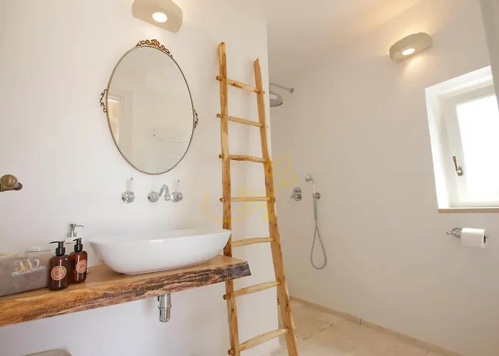 Td Trulli Perla Bianca Trulli W Pool Vineyards מרטינה פרנקה